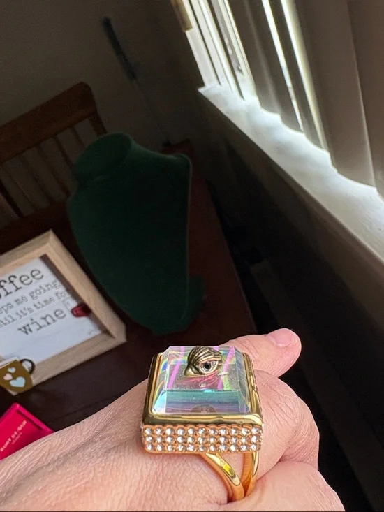 Kurt Geiger all crystal ring in a size 8 very sparkly &shinny crystals all over - Picture 9 of 16